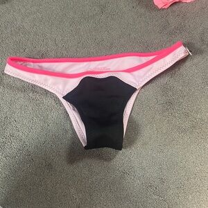 6 pieces of assorted swim wear as pictured- 4 bottoms and 2 tops, some with tags